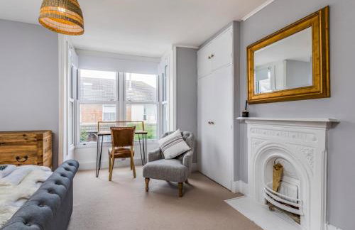 Delightful 2 Bed House a Stones Throw From Beach - Pass the Keys - Photo 11