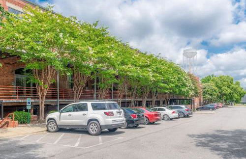 100 Year-Old Historic Brick 2BR Loft & Large Patio & Hammocks & High Ceiling - Foto 136