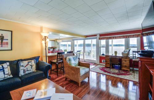 Bayfront Port Hadlock Retreat with Grill and Deck! - Foto 4