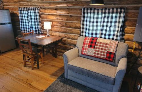 The Hideout - Cute and Quiet Rustic Cabin! - Foto 14