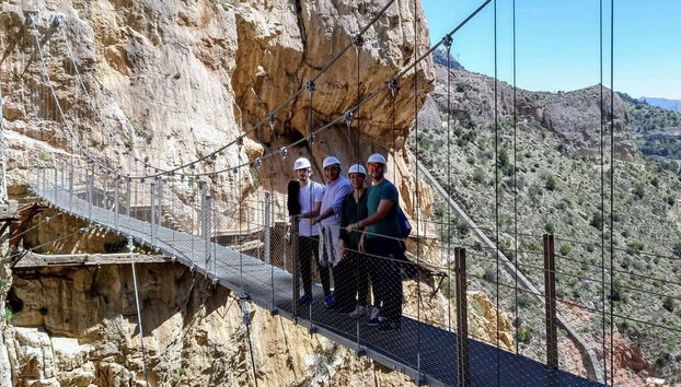 Recorriendo las pasarelas de madera