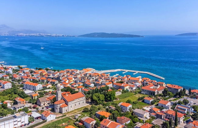 Sunny and Sleek Apartment Kastel Novi With Terrace - Photo 1