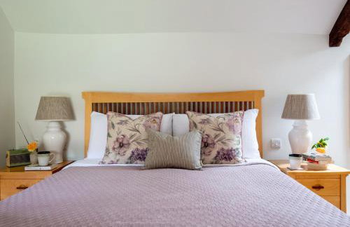 Climbing Rose Cottage - Dog Friendly - Peaceful Cotswold Cottage - Photo 34