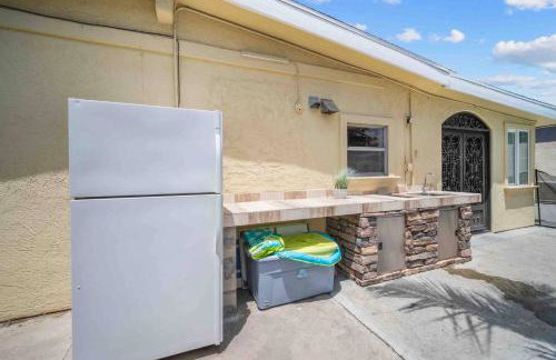 Spacious 4BR w/ Pool, Spa, Mini Golf & Game Lounge - Foto 23