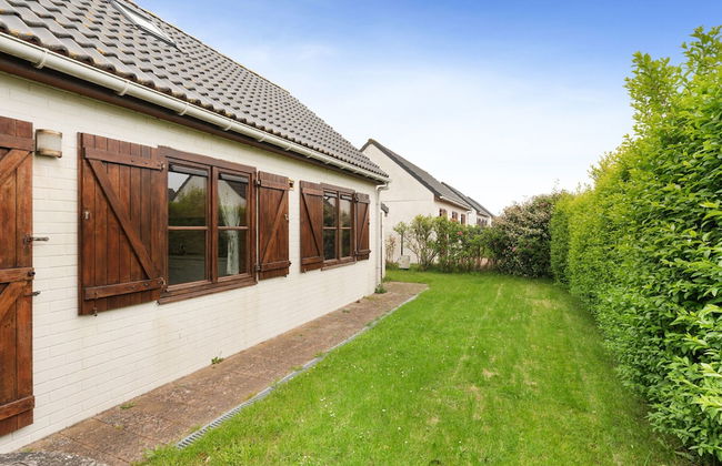 Nice Holiday Home by the sea - Photo 18