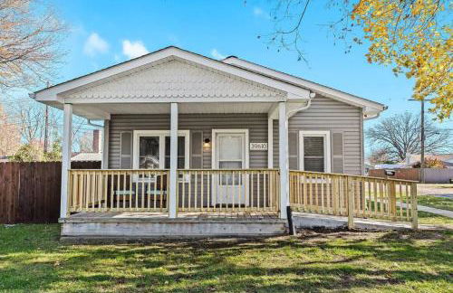 New! Warm & Cozy 3BR w/ Hot Tub, Firepit & BBQ! - Foto 14