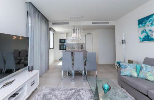 Luxury 2BR Seaviews - Santa Barbara Heights - Photo 6