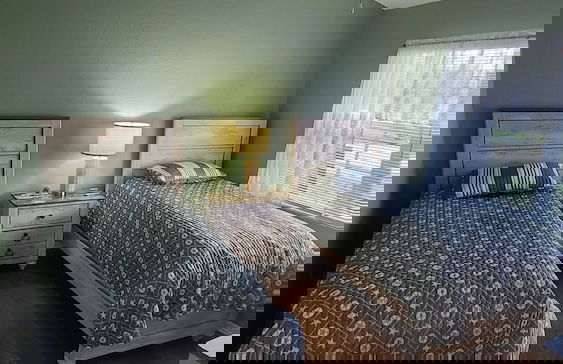 Broadmoor House 3BR 2BA w Heated Pool Sleeps 6 - Foto 26