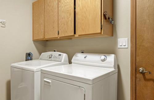 2 Living Rooms Fires Quick Drive Downtown - Foto 38