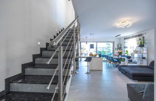 Luxury White Sails Villas with a Multi Sport Court and Sea View - Photo 61