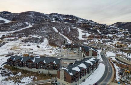 Jordanelle Sunrise Modern Condo, Gondola Access, Year-round Outdoor Fun - Photo 34