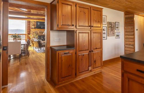 Luxury Log Cabin w Beach & Dock Sleeps 12 - Photo 31