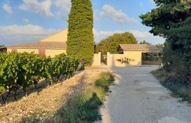 Mas La Gentille ,,, à la campagne , beautiful outdoor , swimming pool , pool house , Nice green Garden , BBQ ,,, only for you , pour passer un séjour inoubliable - Photo 26