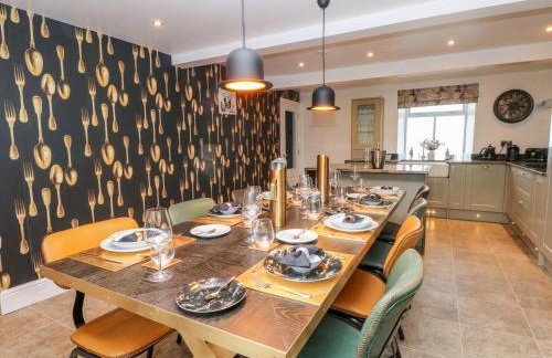 HollyDale - Photo 11