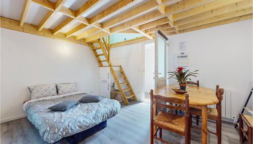 Cozy Apartment In Neuilly Le Vendin - Photo 4