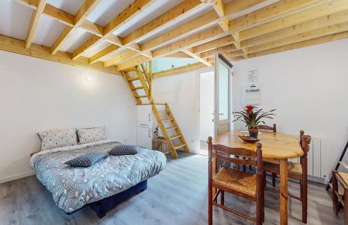 Cozy Apartment In Neuilly Le Vendin - Photo 4