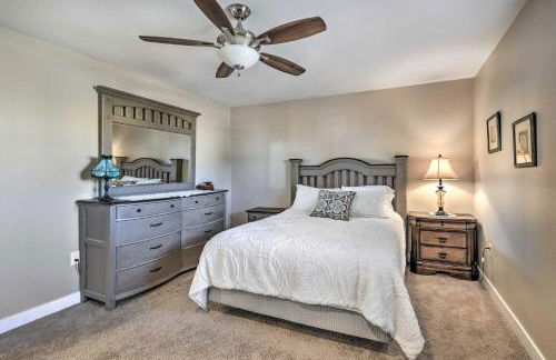 Patio and Pool Access! Peaceful Home in Sun City - Foto 13