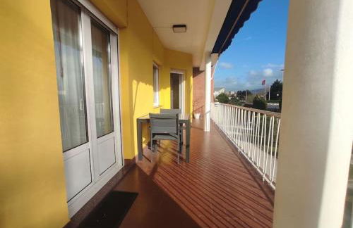 Piso con terraza y zonas verdes - Foto 12