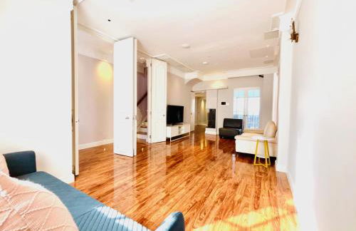 Elegant and Modern 3-Bedroom Victorian House in Westminster, London - Photo 20