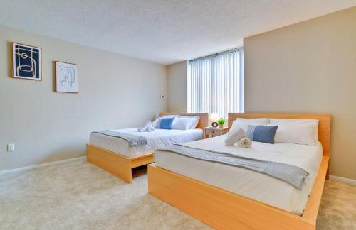 Modern Crystal City Apartment Top Amenities & Prime Location - Photo 4