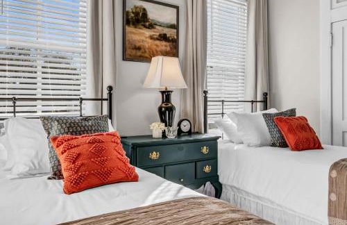 A Timeless Victorian Home with Period Charm! - Foto 31