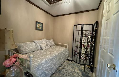 Romantic Getaway or Family Vacay with Mountain Views & Hot Tub - Foto 46