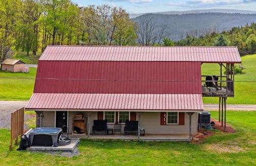 Rustic Barn Retreat w Hot Tub Game Room & FirePit - Photo 3