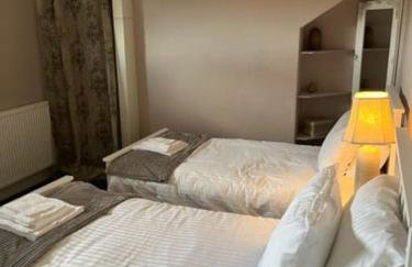 The Blue Cottage with luxurious Super King bed - Photo 36