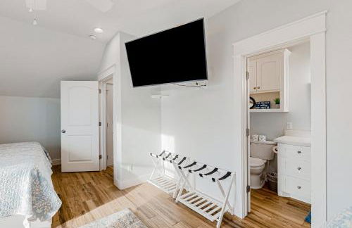 Stunning Beachfront Cargo Lift Sleeps 14 - Foto 28