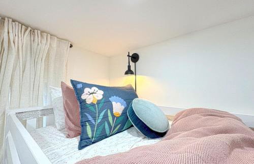 Renovated home seconds from town - Foto 43