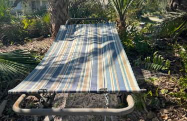 Walk to waves Beautiful 3-Bedroom with pool steps from beach - Foto 5