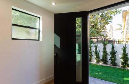 Modern Luxe Retreat 3-Bedroom #3 - Photo 26