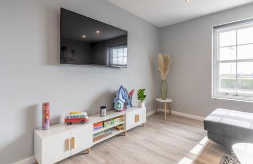 4-Bedroom Seafront House in Southend Sea Views - Pass the Keys - Foto 8