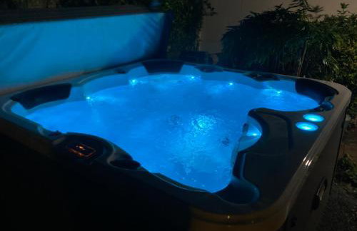 Bryntirion Farmhouse Apartment with Hot Tub - Foto 19