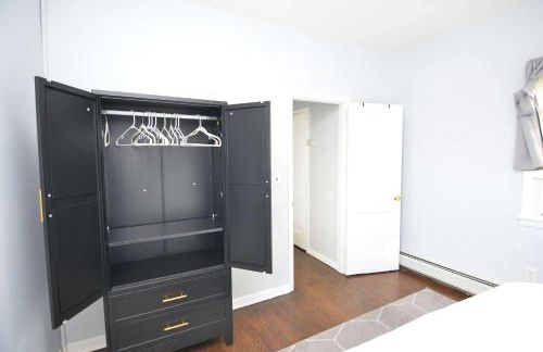 Spacious Home with Parking, Laundry - Near RU, RWJ, NJ Transit - Foto 39