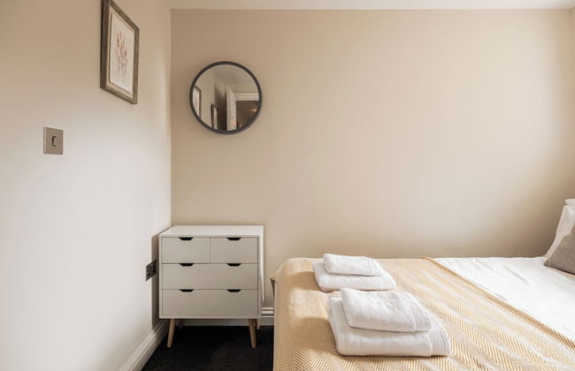 Stunning 2 Bed in Centre of Cheltenham - Photo 3