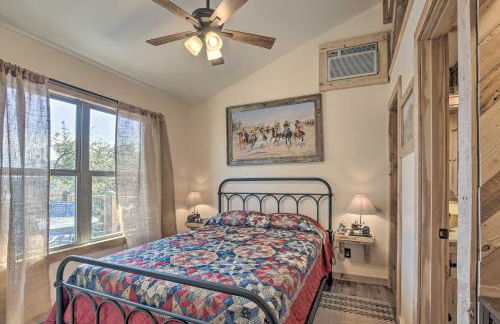 Kerrville Converted Barn Tiny Home with Kayaks! - Foto 9