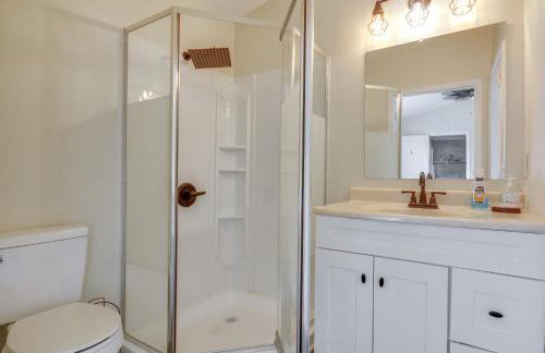 Tranquil Lakefront Home with Sunroom in Burlington - Foto 23