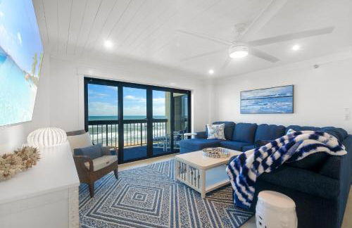 Luxury direct oceanfront corner with large private balcony, heated pool and garage - Photo 3