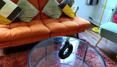 Modern 2BR City Center Apt Work and Family with Parking - Foto 5