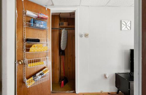 Nothing Fancy Older Apt Walk to Downtown King Bed - Foto 15