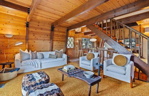 Pet & Kid Friendly Cozy Cabin, BBQ, Firepit, Outdoor Dining, Forest Views - Photo 26