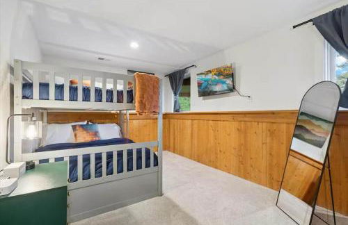 15 min to Boulder Rope Course Hot Tub & Views - Photo 16