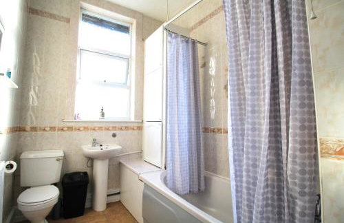 Large Bungalow - Sleeps 8 - 3 Large Beds - 2 Bathrooms - Off Street Parking - Pets Welcome - Very Large Enclosed Gardens - Fast Wifi - Foto 15