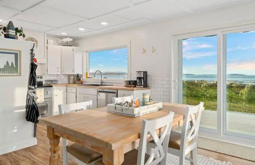 Cozy Coastal Getaway • Panoramic Ocean Views - Foto 25