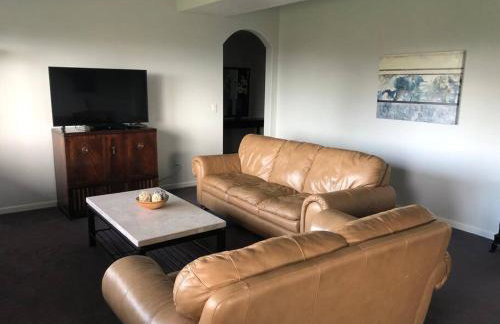 2 Bedroom Suite: Views, Private Entrance, EVchgr - Foto 11