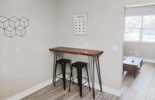 Rustic Retreats Cozy 2BR for 6 guests minutes from Las Olas - Foto 16