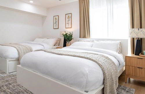 Grand 4-Bedroom - Brand New - Free parking and Patio - Photo 10