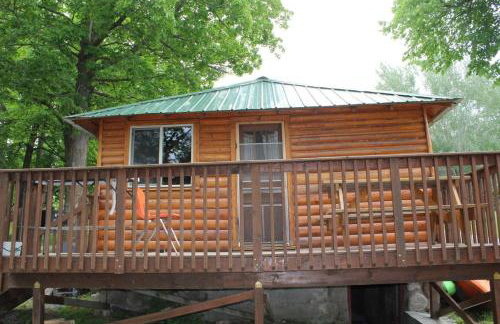Cabin 4 - Classic 1933 cabin on the lake shore, 10 steps from the dock - Foto 1