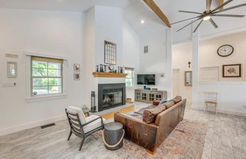 Distinctive Hamptons Home with Pool Near Bay, Ocean - Foto 4